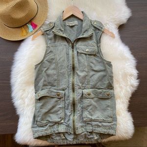 Lucky brand utility vest in olive green size XS